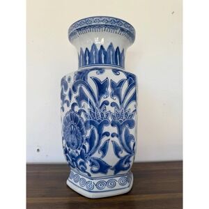 Vintage Chinoiserie Blue and White Large Vase